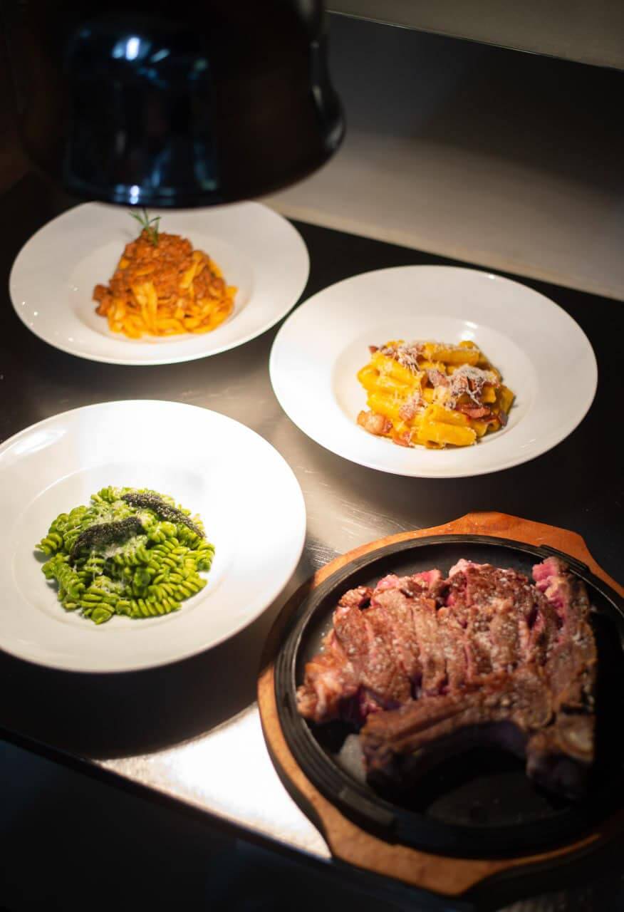 比薩餐廳Osteria in domo的牛排和義大利麵