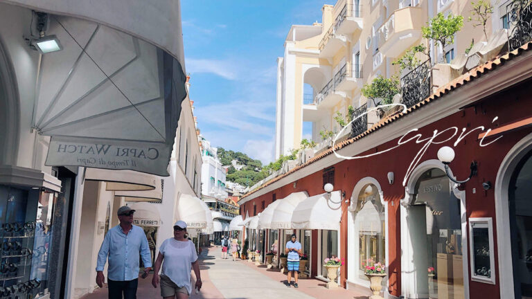 卡布里島Capri｜藍洞的交通解析&逛街、搭郵輪，在卡布里的景點推薦