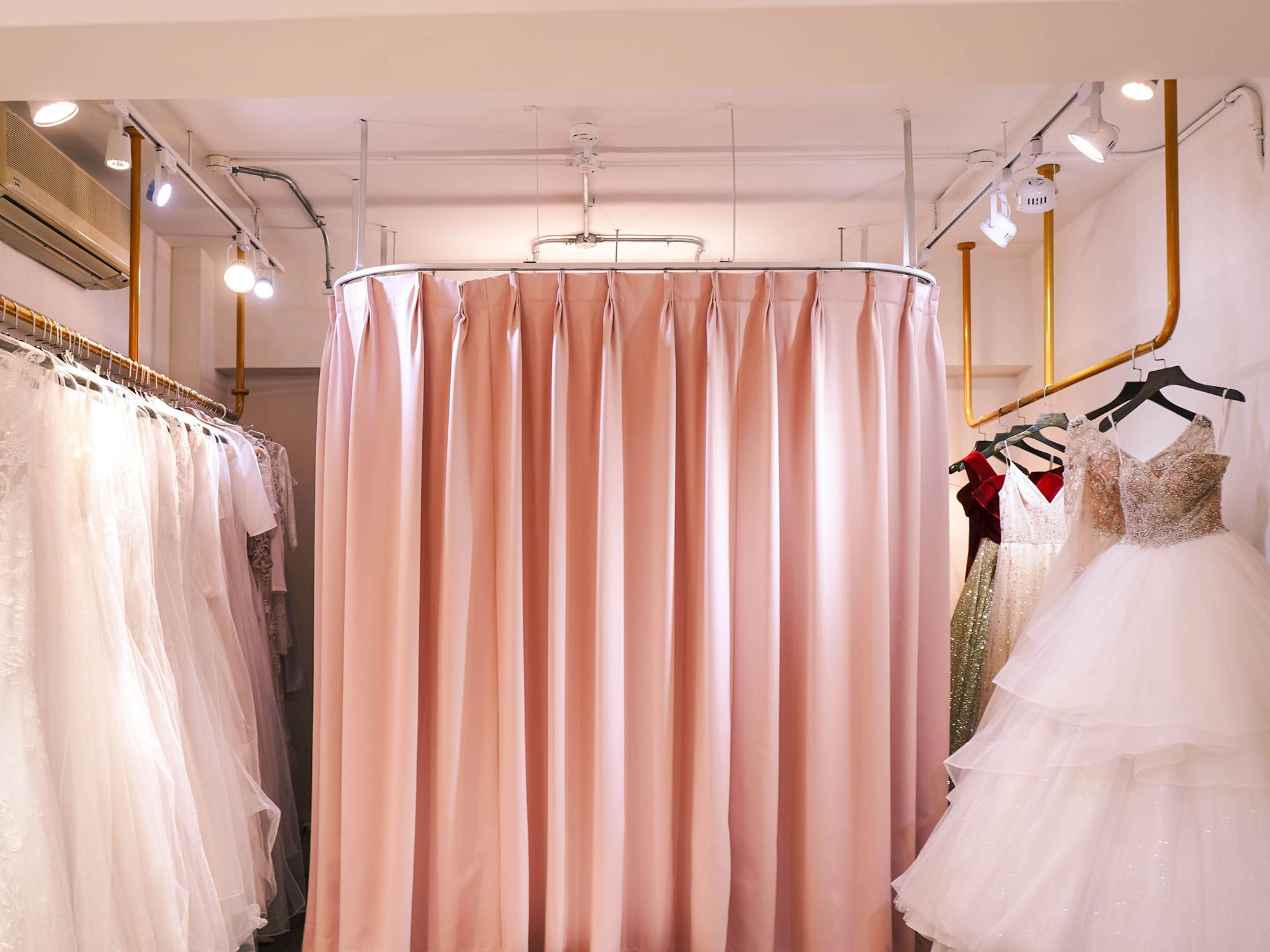 念念婚紗-台北｜全店婚紗均一價，無加價款，簡約不失經典仙韻的高質感婚紗
