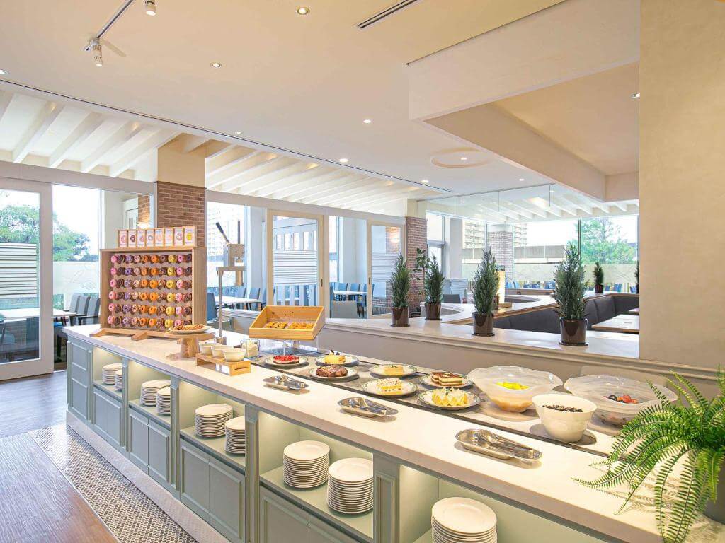 東京灣東方飯店（Oriental Hotel Tokyo Bay）自助餐式用餐區