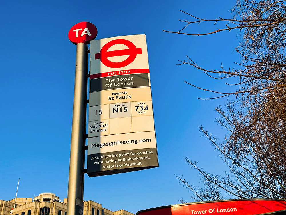 倫敦巴士 搭車攻略：第一步！教你怎麼看懂公車站牌