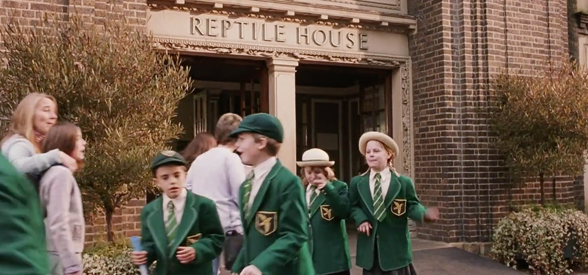 哈利波特在倫敦拍攝的10個知名電影場景：哈利在動物園和蛇對話｜《神秘的魔法石》