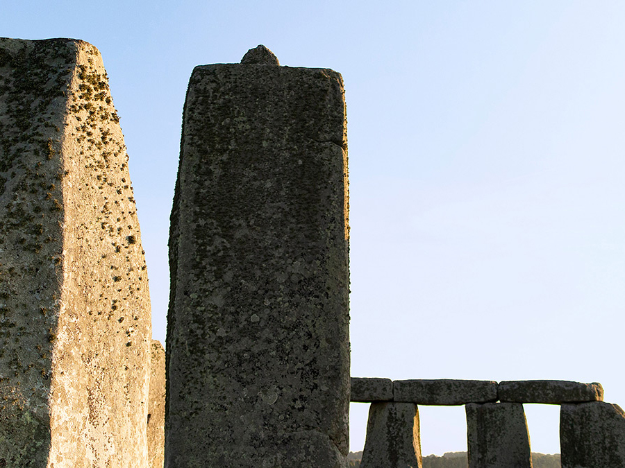 巨石陣用來搭建兩個石柱的突起卡榫