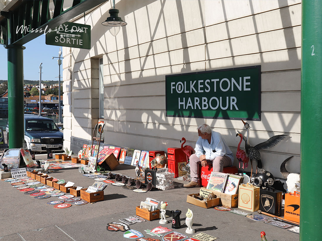 Folkstone Harbour Staion這段以前遺留的鐵路上，每年4月到10月的每週日10:00-16:00都會有古董攤販擺攤！