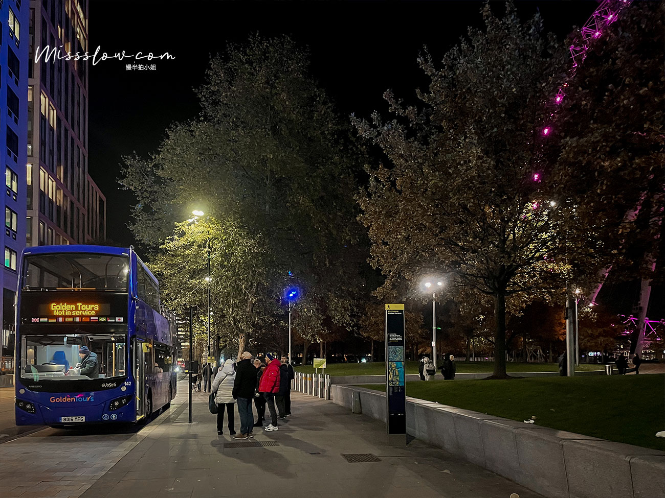 倫敦聖誕觀光巴士-等待上車