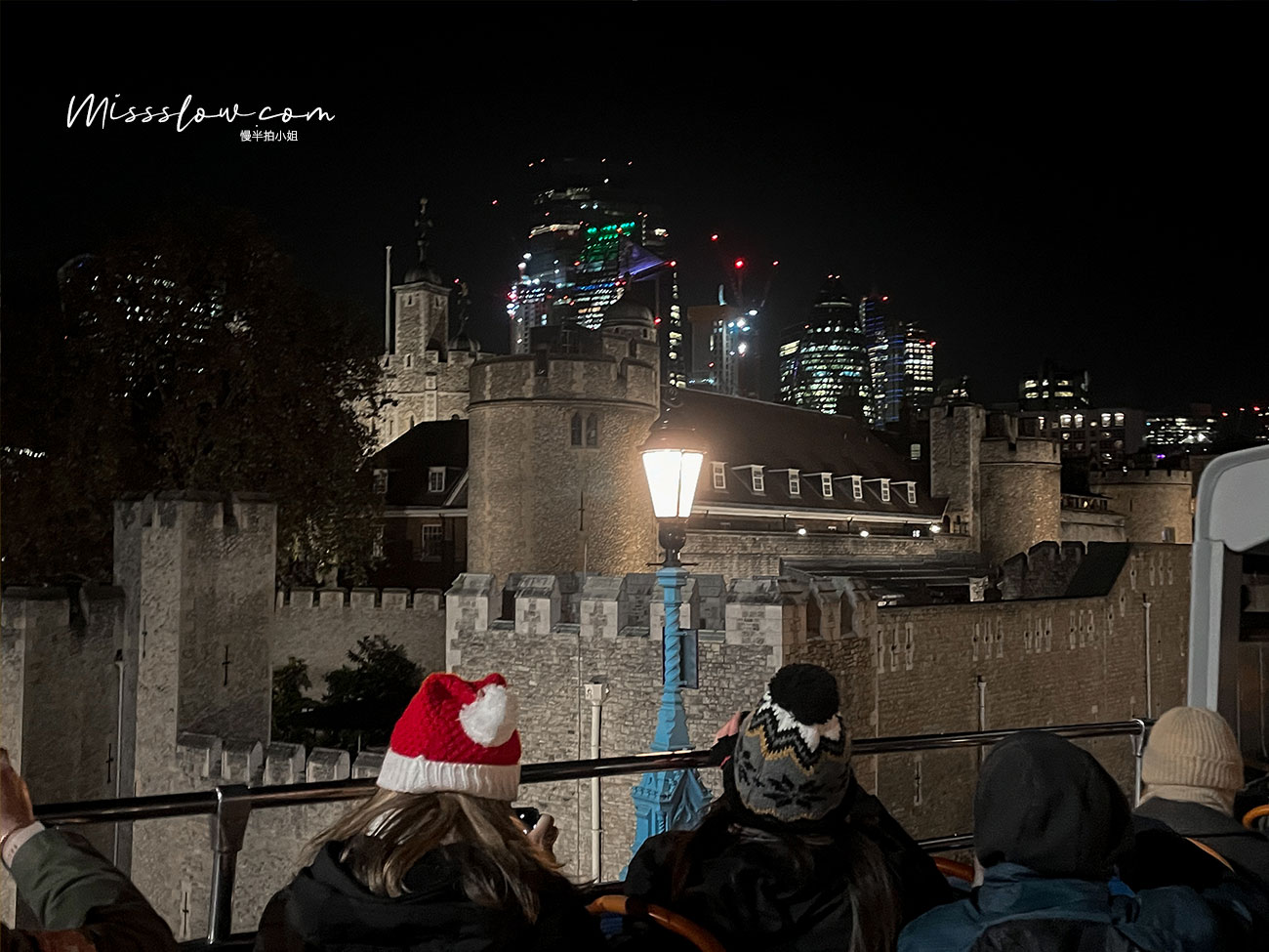 倫敦塔London Tower
點了銀白燈的倫敦塔變的夢幻了，晚上這樣遠遠的看外觀很好