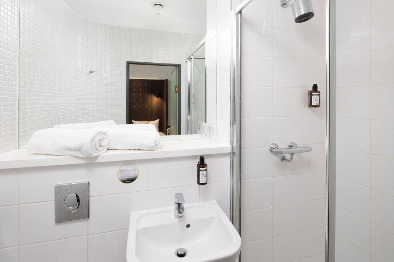 Point A Hotel London Kings Cross浴室一覽