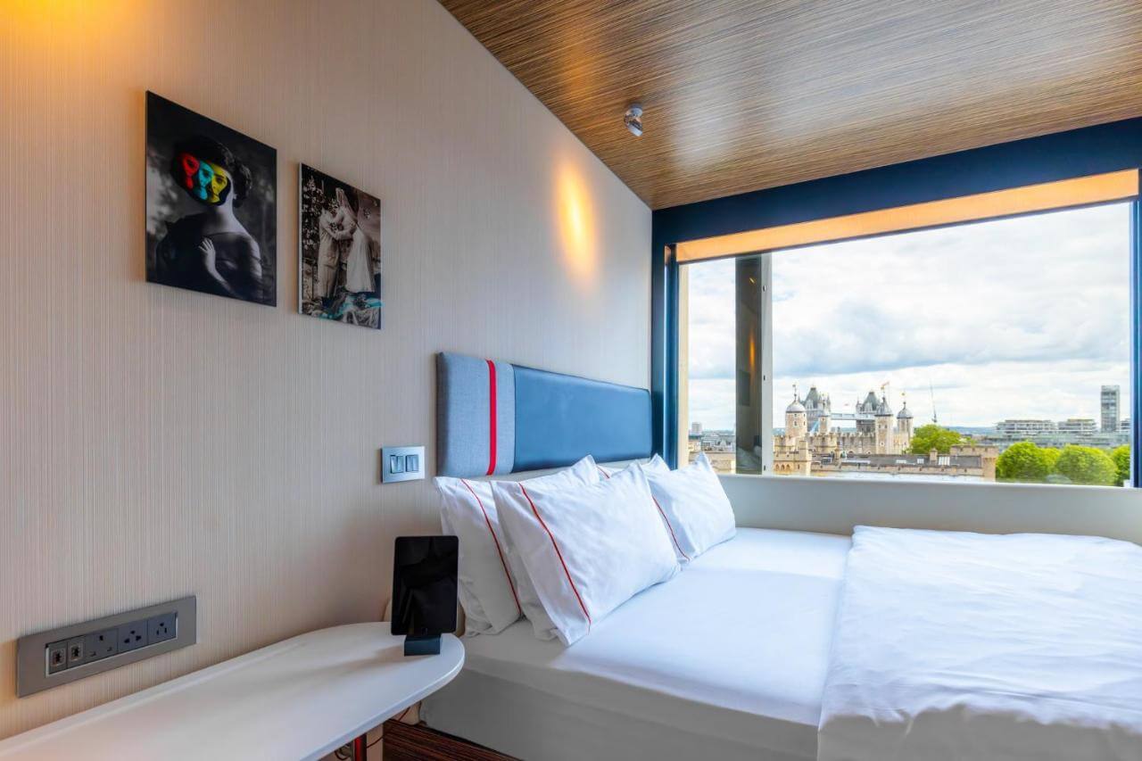 citizenM Tower of London房間內可眺望倫敦塔橋