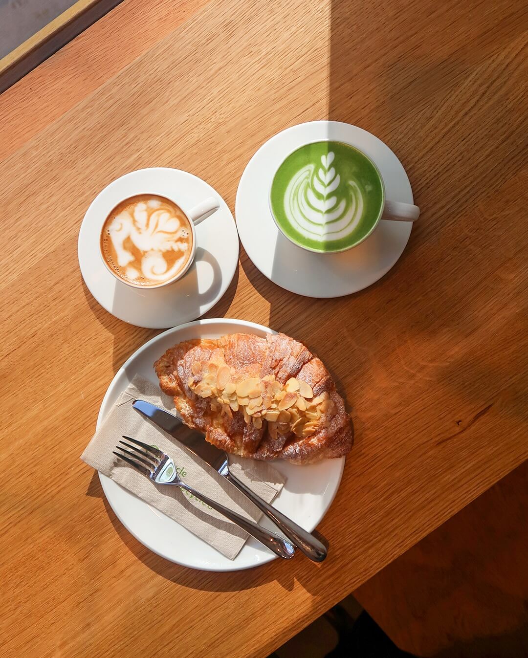 Kiss the Hippo Coffee飲品和麵包