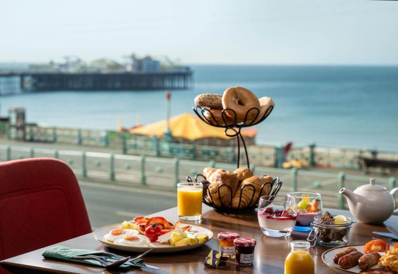 Leonardo Royal Hotel Brighton Waterfront戶外座位區