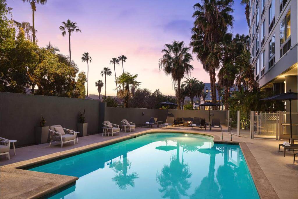 Courtyard by Marriott San Diego Mission Valley泳池池畔