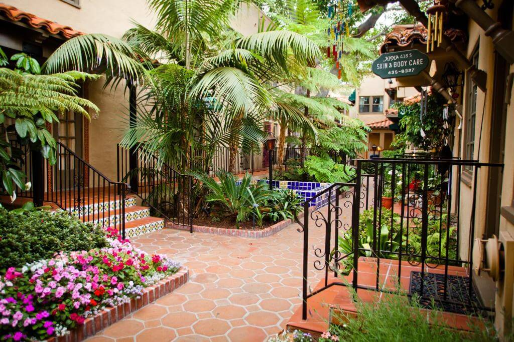El Cordova Hotel on Coronado Island 中庭綠意盎然