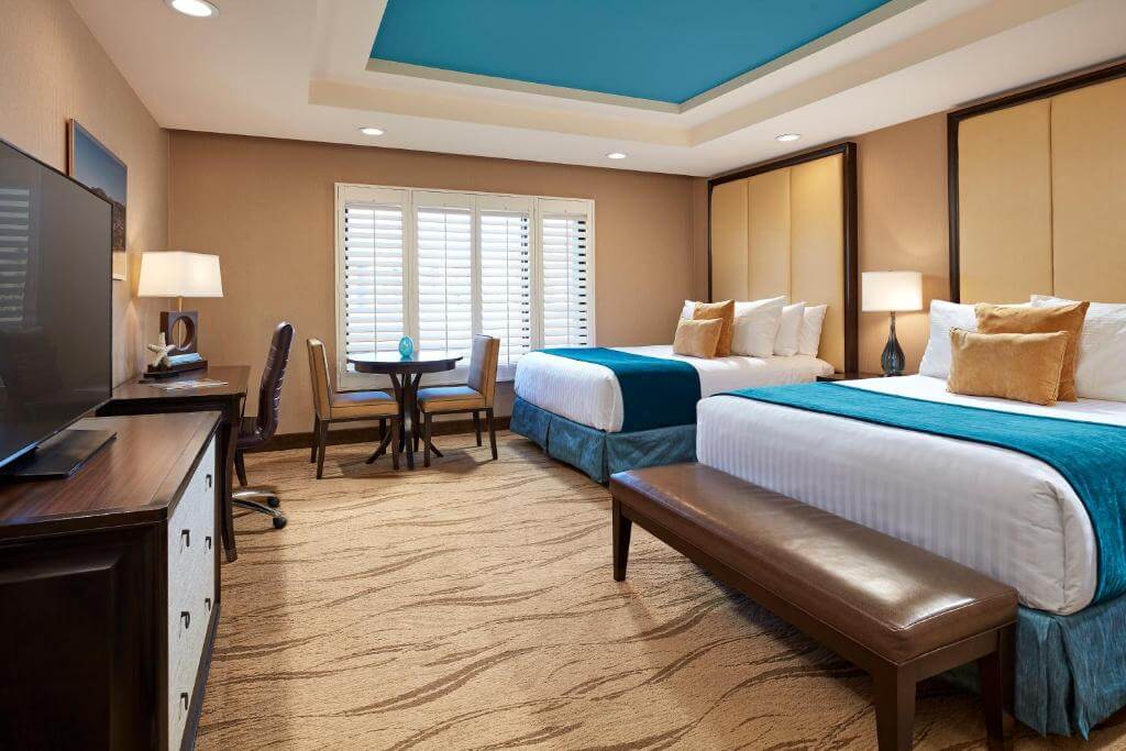 Empress Hotel La Jolla 寬敞的雙人房