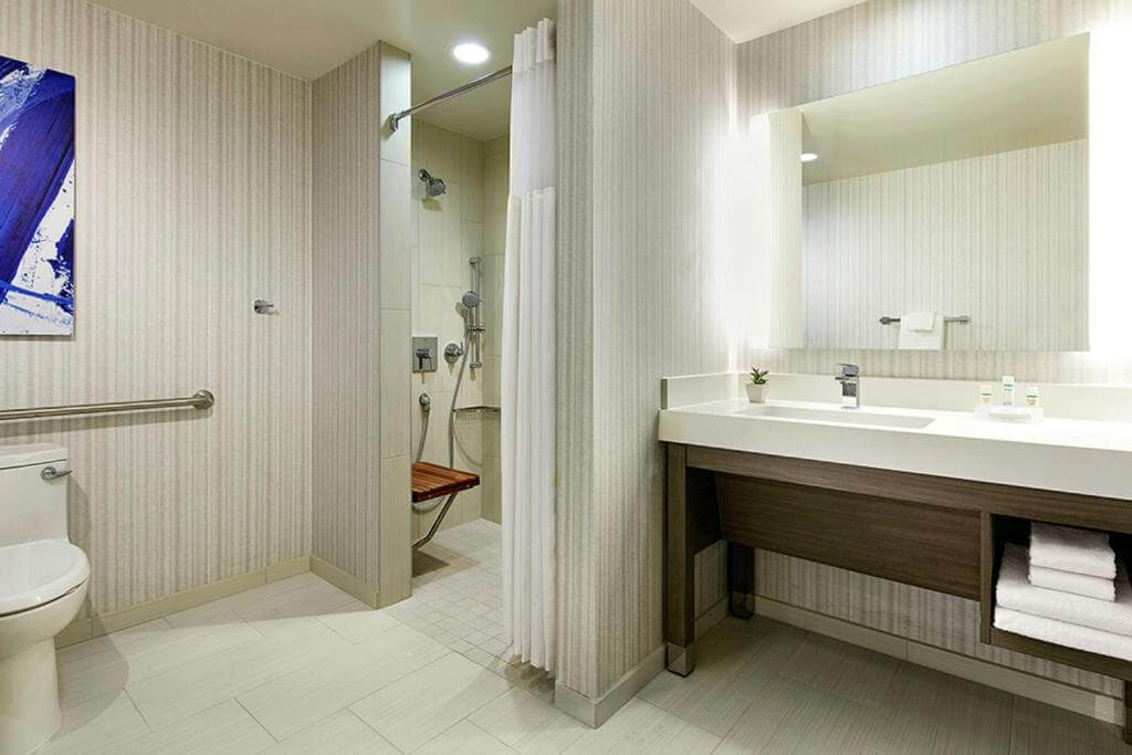 Hilton Garden Inn San Diego Downtown / Bayside浴室