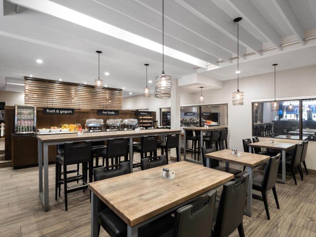 卡加利住宿飯店推薦卡加利機場假日飯店(Holiday Inn Calgary Airport by IHG)