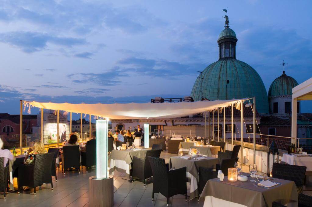卡爾頓大運河酒店(Hotel Carlton on the Grand Canal)戶外用餐區