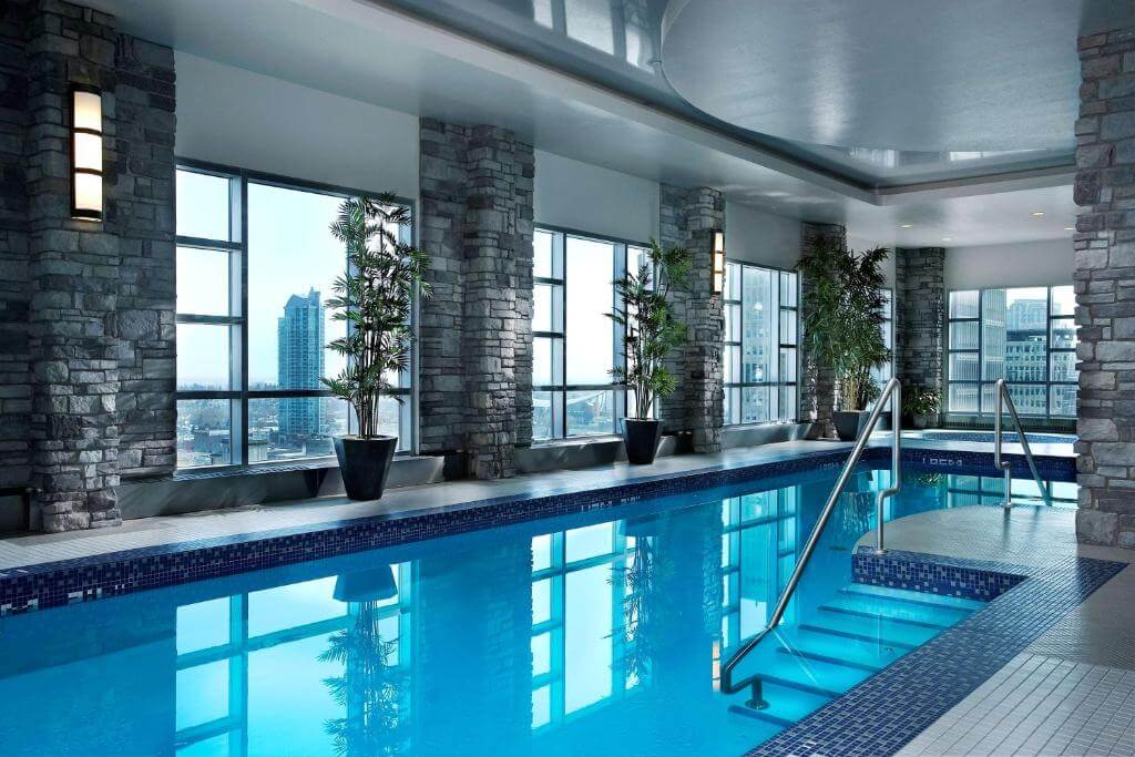 卡爾加里凱悅酒店(Hyatt Regency Calgary)室內溫水泳池