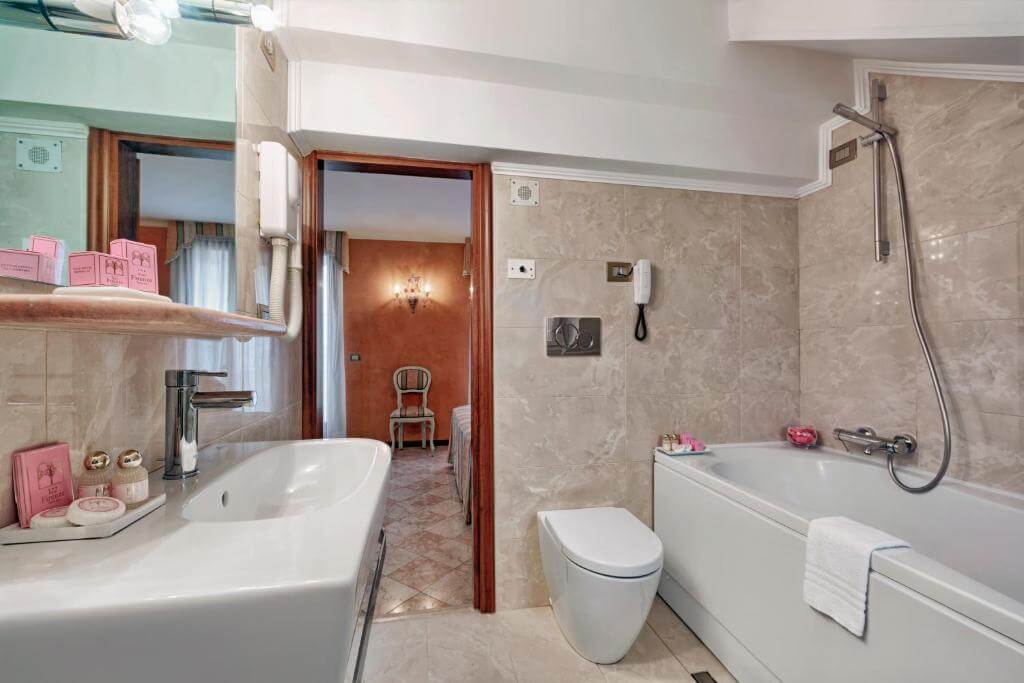 Hotel Firenze Venice浴室間