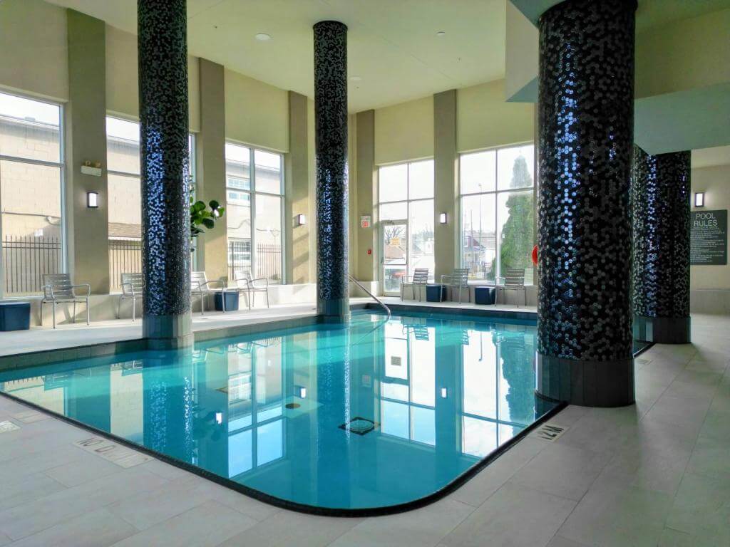 尼加拉瀑布克利夫頓山康福飯店 Comfort Hotel Clifton Hill室內泳池