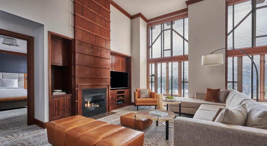惠斯勒四季度假酒店(Four Seasons Resort Whistler)挑高室內設計