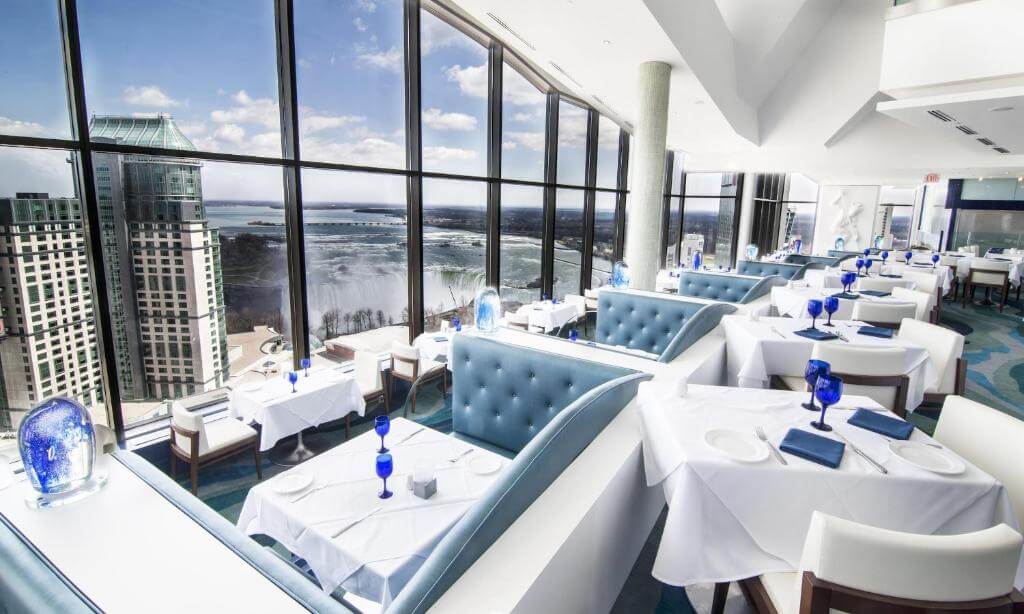 Hilton Niagara Falls/Fallsview Hotel & Suites用餐區即可看到瀑布
