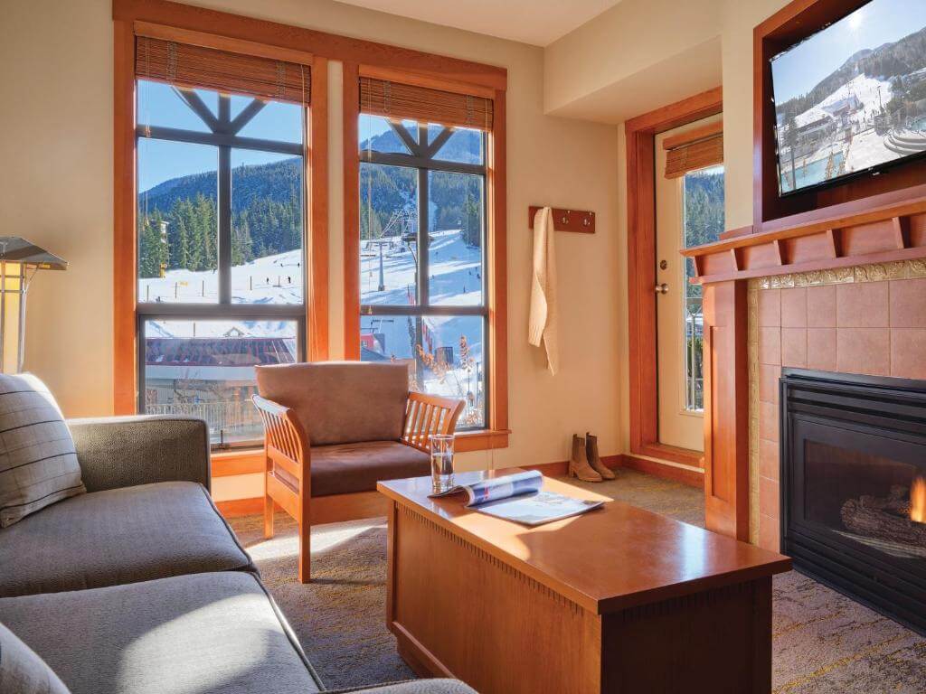 泛太平洋惠斯勒山坡酒店(Pan Pacific Whistler Mountainside)小客廳景觀