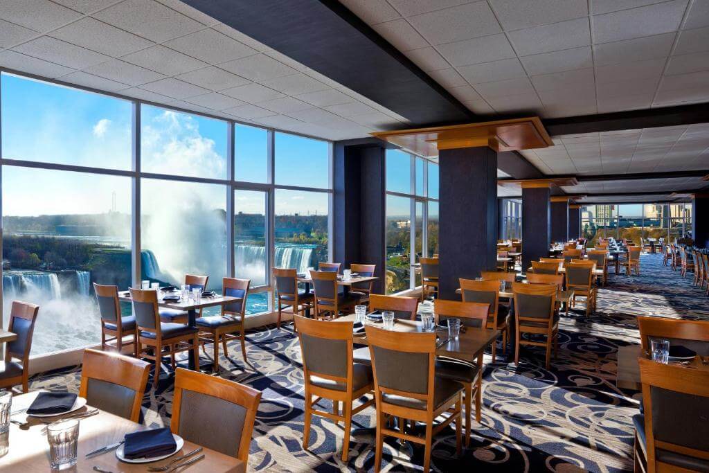 尼加拉瀑布喜來登瀑布景觀飯店 Sheraton Fallsview Hotel用餐區即可欣賞瀑布景