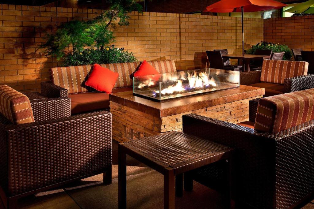 Courtyard by Marriott Portland Downtown/Convention Center戶外爐火區