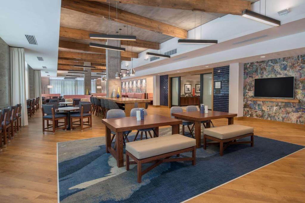 Hampton Inn & Suites Portland-Pearl District用餐區