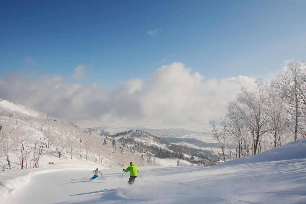 La Vista Furano Hills Natural Hot Spring(富良野山丘景觀飯店)滑雪場