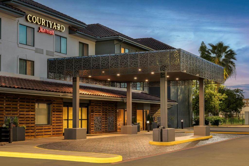 休士頓住宿推薦Courtyard by Marriott Houston Rice University