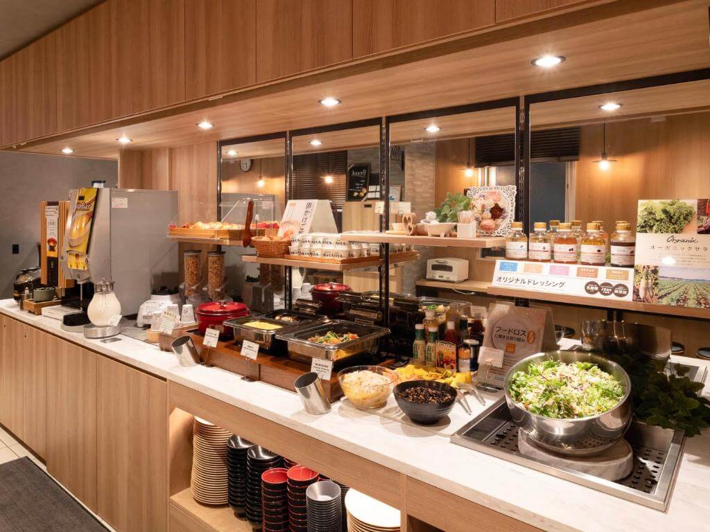 上野御徒町超級飯店(Super Hotel Premier Ueno-Okachimachi)食物供應區