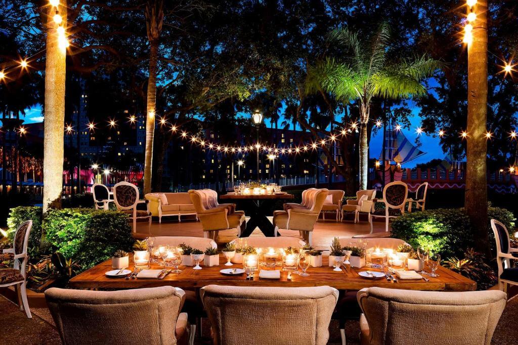 華特迪士尼世界天鵝度假村（Walt Disney World Swan）戶外座位席