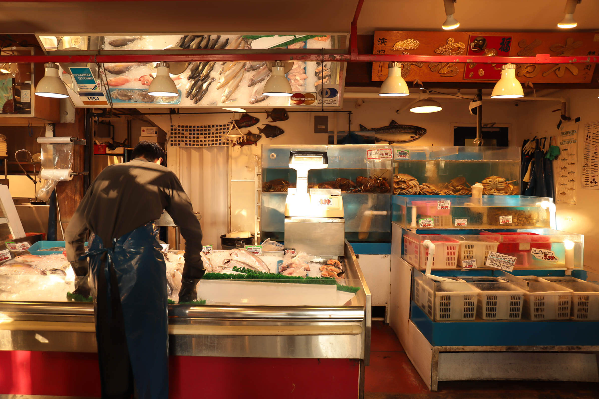 格蘭維爾島公共市集內的海鮮攤販