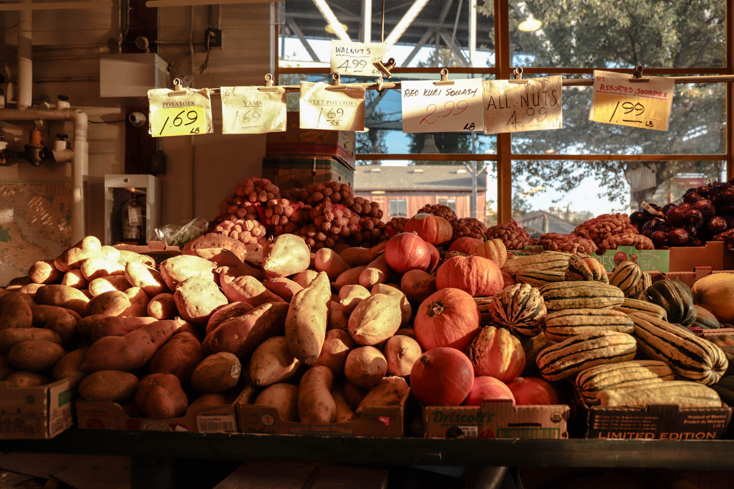 格蘭維爾島公共市集的農產攤位