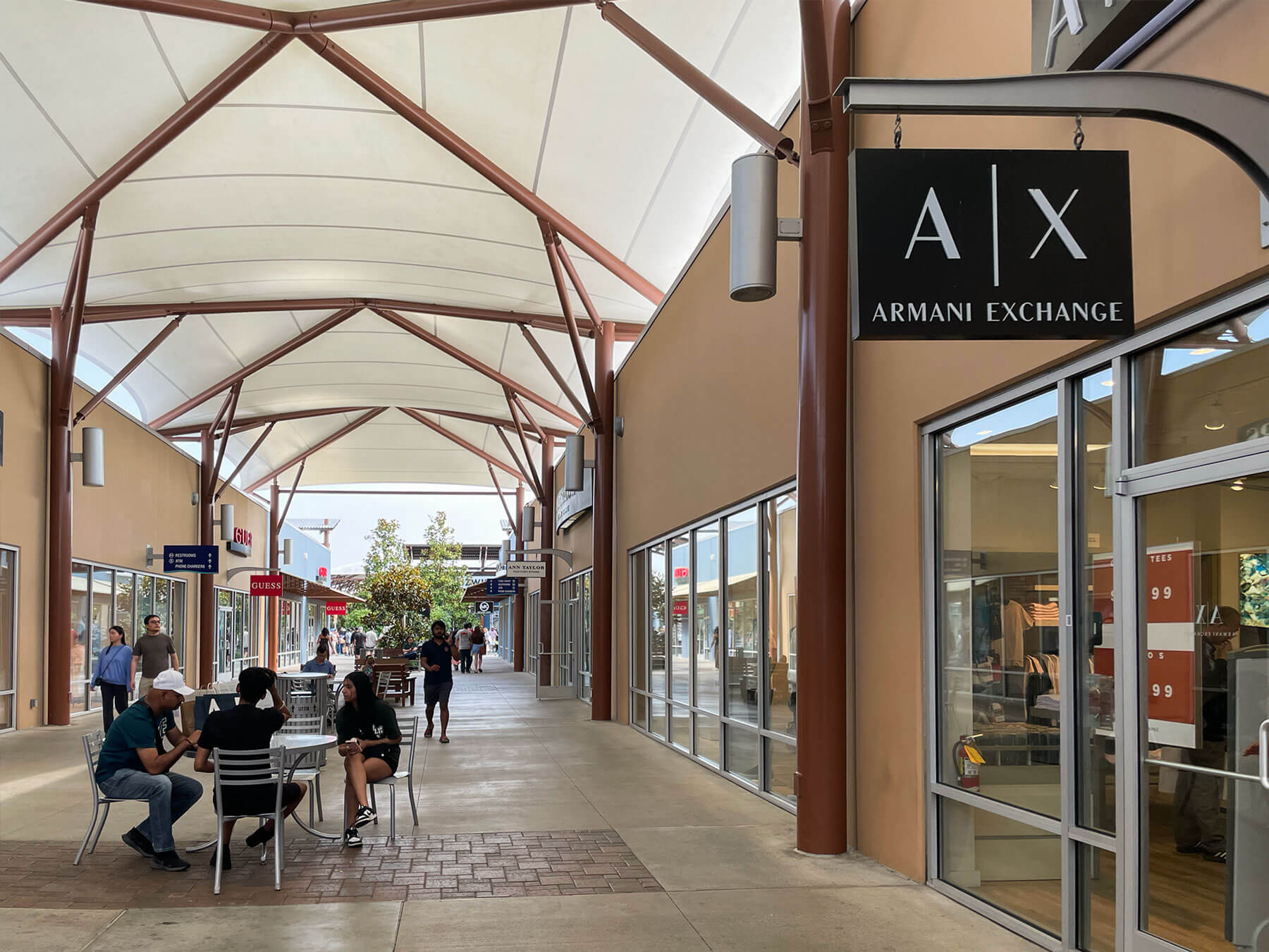 西雅圖Outlet外部走道環境