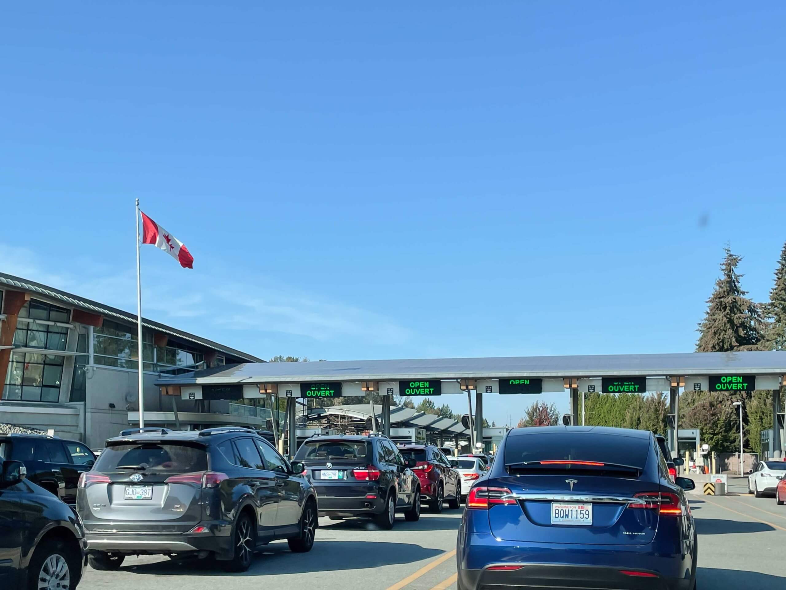 西雅圖開車到溫哥華在Peace-Arch邊境排隊