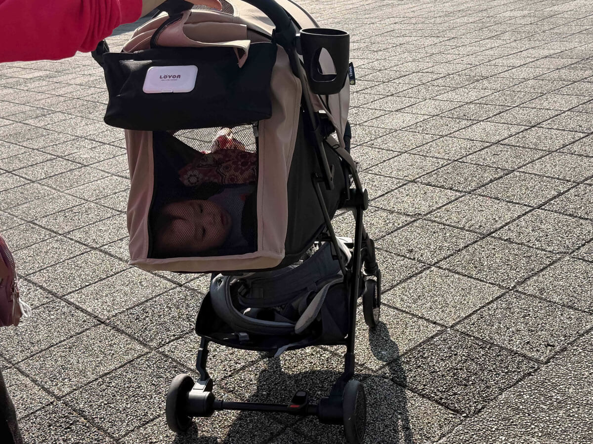 Lovon嬰兒推車平躺透氣窗