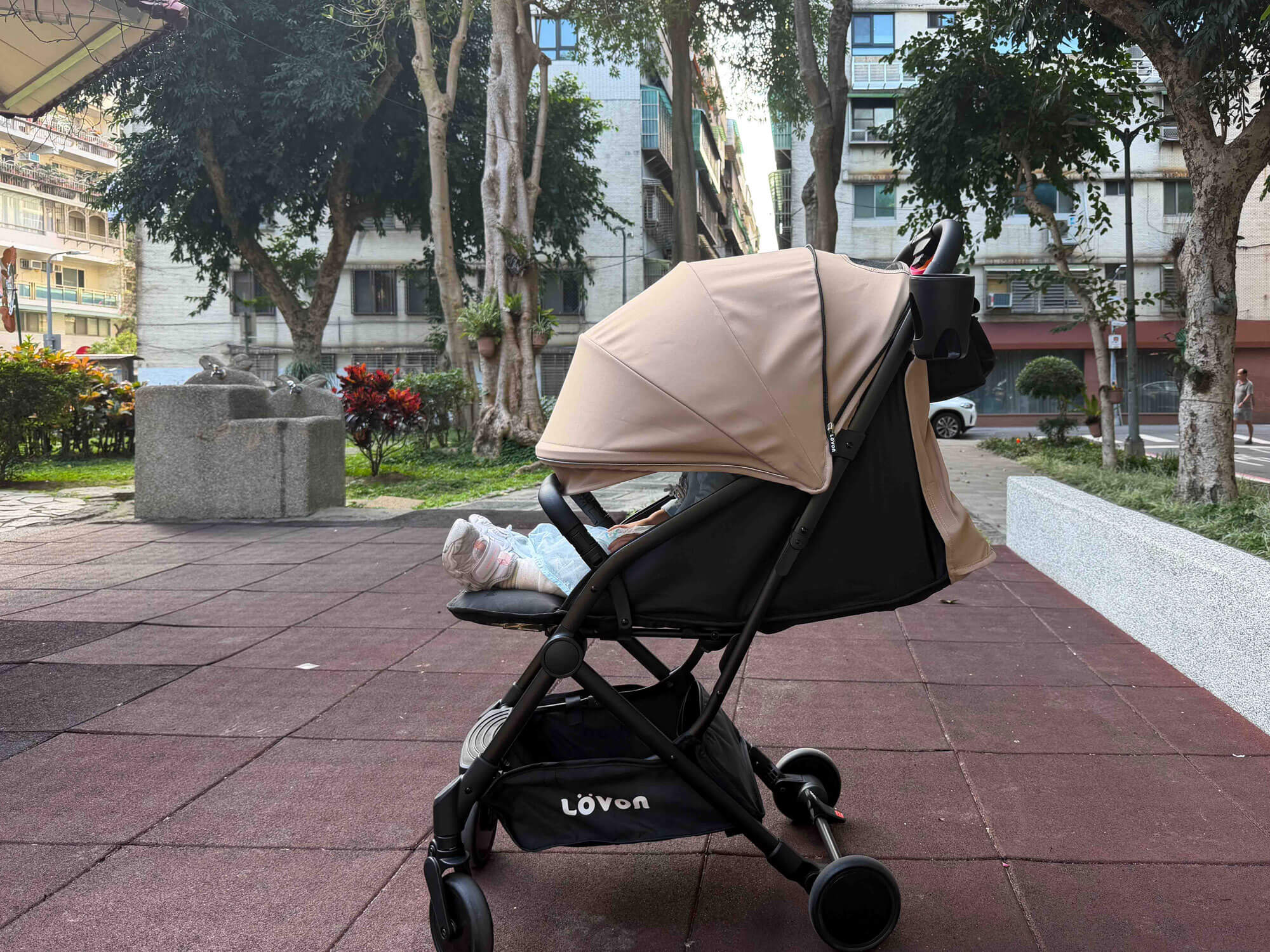 Lovon推車椅背可以幾乎平躺