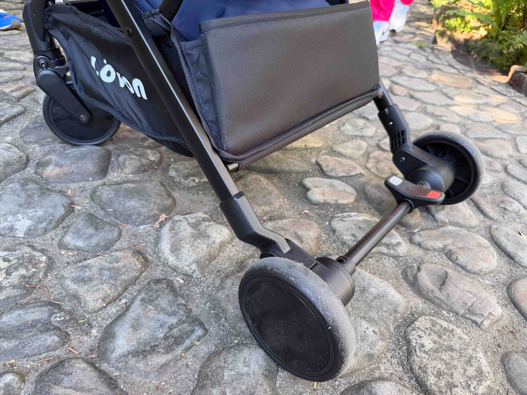 Lovon推車推石子路