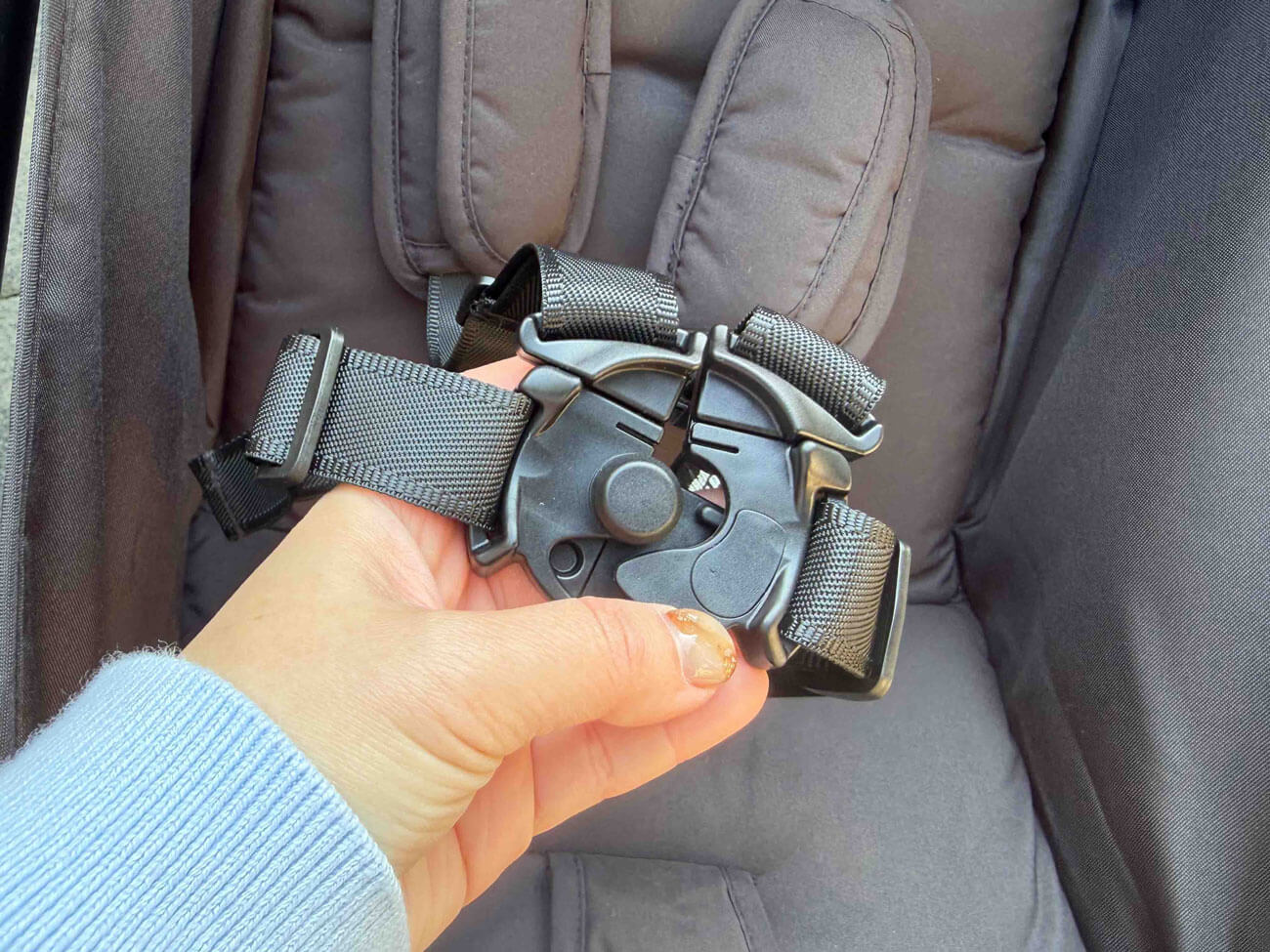 Lovon嬰兒推車的五點安全扣環